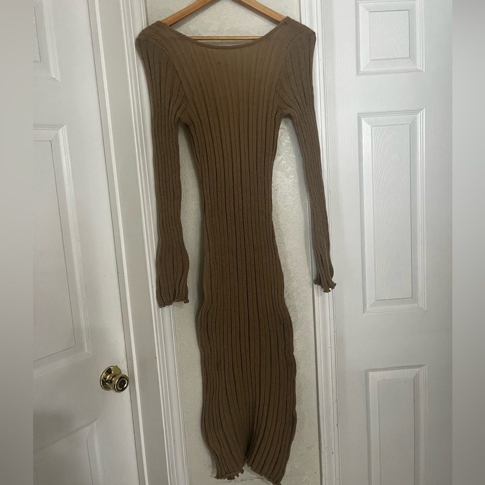 Chic Long Sleeve Ribbed Knit Dress in Brown